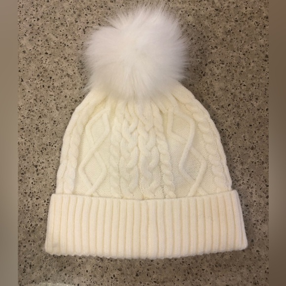 Forever 21 Cable Knit Pom Pom Beanie Hat - Picture 2 of 9